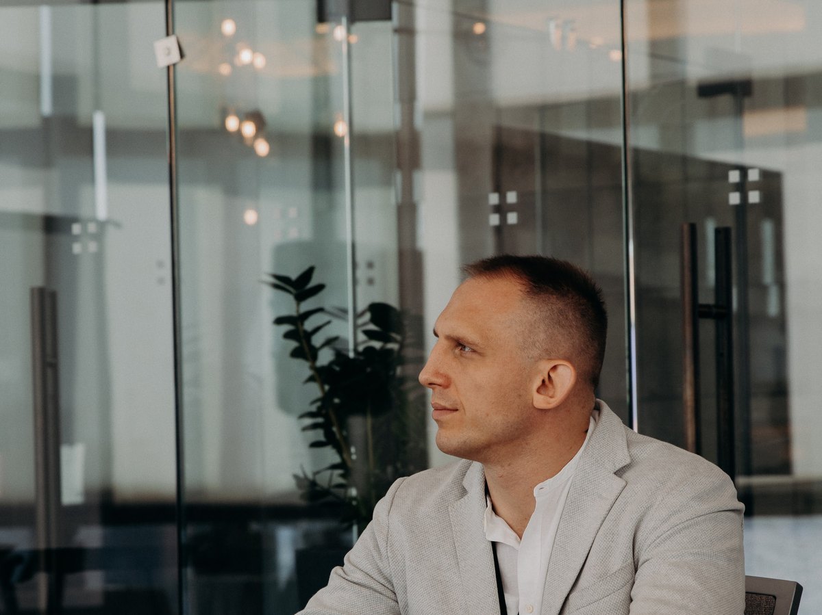 Pawel Kaczynski in a client working session